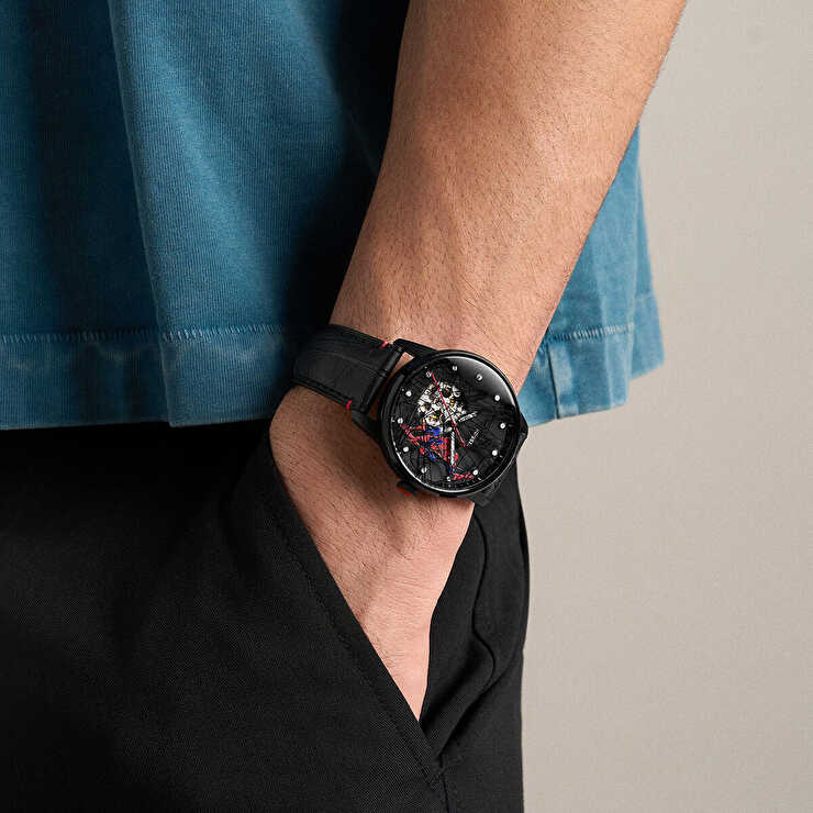 Fossil FLE1247SET Marvel x Fossil Limited-Edition Spider-Man Erkek Kol Saati ve Yaka İğnesi Seti