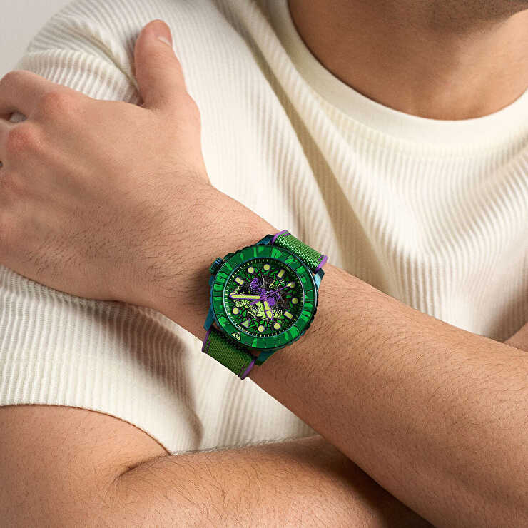 Fossil FLE1246SET Marvel x Fossil Limited-Edition Incredible Hulk Erkek Kol Saati ve Yaka İğnesi Seti